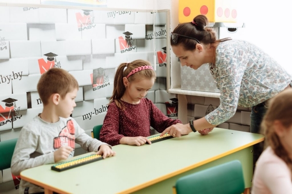 Водить ли детей в платные кружки и студии? За что мы платим?