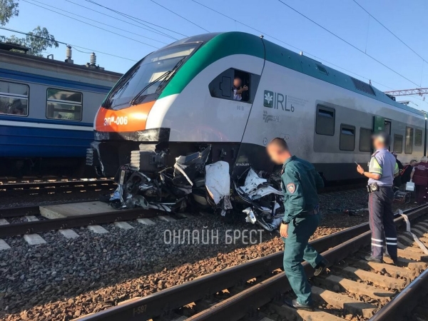 Поезд врезался в легковушку в Брестской области. Стали известны подробности