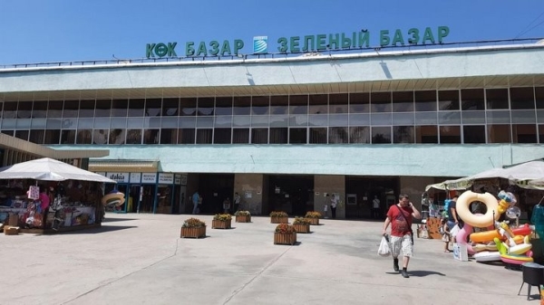 Молочка в два раза дороже, чем на Комаровке: журналисты сравнили цены на рынках Казахстана и Беларуси